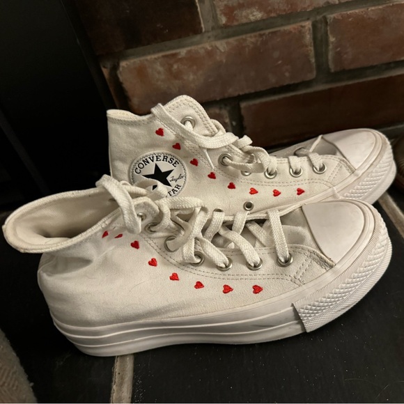 Limited edition ‘embroidered hearts’ Converse - Picture 1 of 5